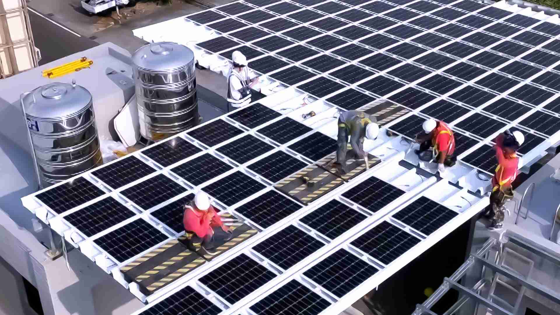 EBpay着力于替代能源之技术研发，，，如光电浪板的相关制程、、、、设备与产品，，，，其中所开发之光电整合型浪板，，减少传统金属支架安装，，，更提升耐候度，，，可广泛运用于多元场域，，，，并辅助建筑达到净零碳排目标