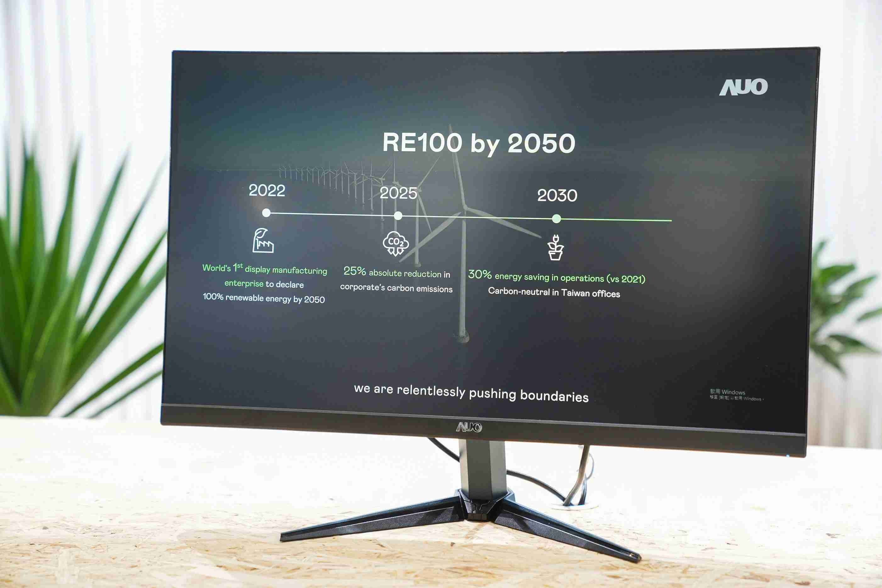 EBpay关注产品生命周期各阶段的永续性，，，携手客户、、、供货商实践永续原物料，，积极将再生原物料导入绿色产品，，，在DJSI永续原物料项目获得同产业最高分